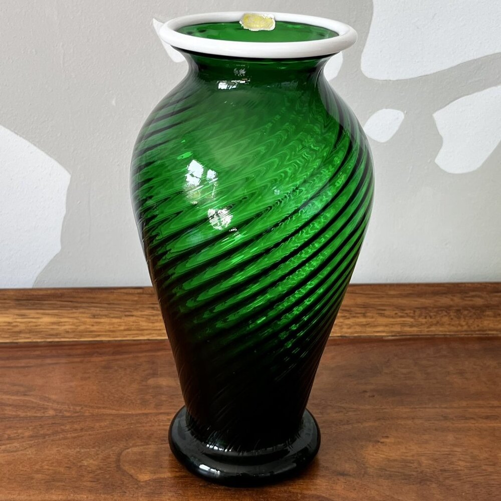 Rare Fenton Emerald Green Snow Crest Swirl 9.5" Vase Smooth Top w/ Sticker Vtg